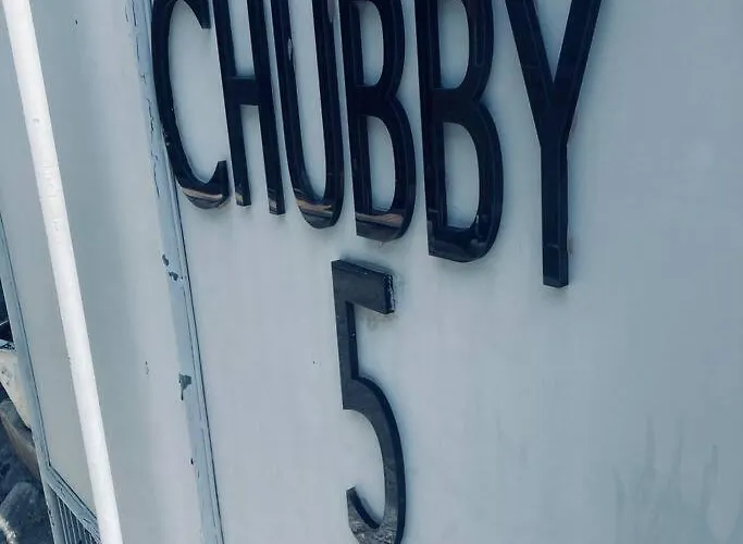 Apartment Chubby 5 *
